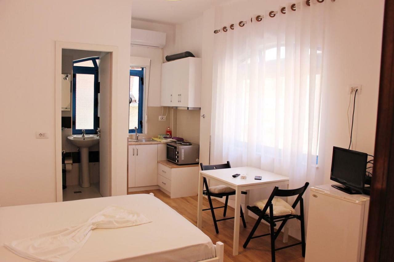 ホテル Hercules House Sarandë エクステリア 写真