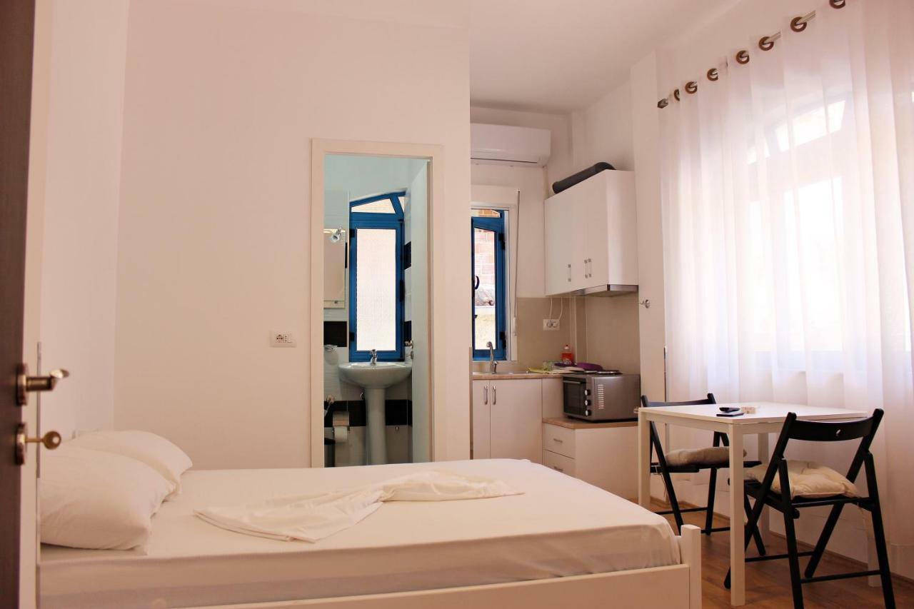 ホテル Hercules House Sarandë エクステリア 写真